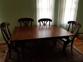 Nichols & Stone Dining table