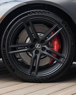 2026 LC500 Red brake calipers