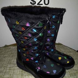 FIRM IN MERCED‼️BIG  GIRLS SNOWBOOTS SIZE 4 