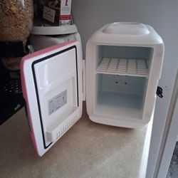Mini Fridge 