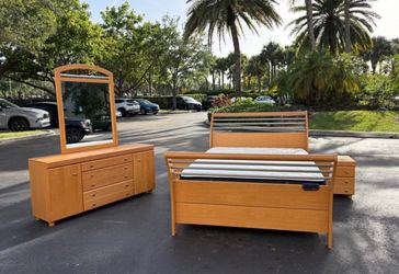 Beautiful Bedroom Set Queen Size Solid Wood And Metal Maple Color Like New by Palliser Furniture
