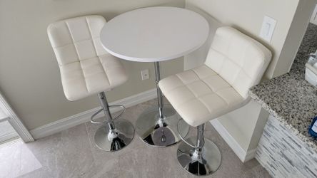 Round Bar Table with 2 Swivel Stools
