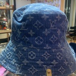 NAVY  REVERSIBLE MONOGRAM BUCKET HAT