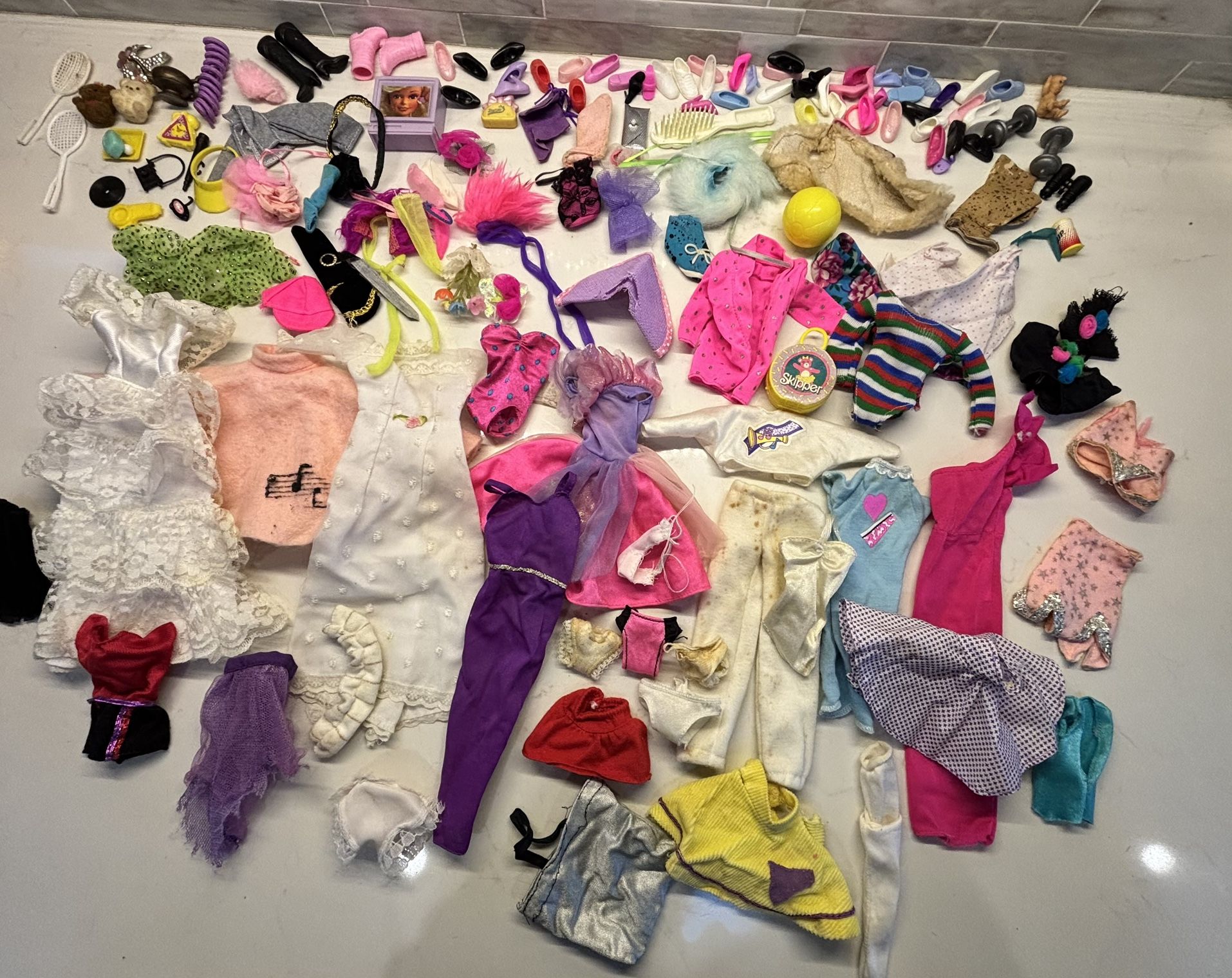 Barbie Lot – Clothing, Shoes, Accessories, and Parts