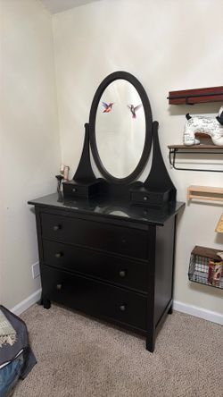 Dresser mirror