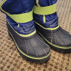 Snow/rain Boots - Size 2/3 Boys