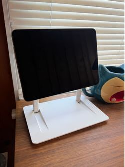Apple iPad Pro 11" M1 (3rd Gen) - 2TB Storage / 16GB RAM