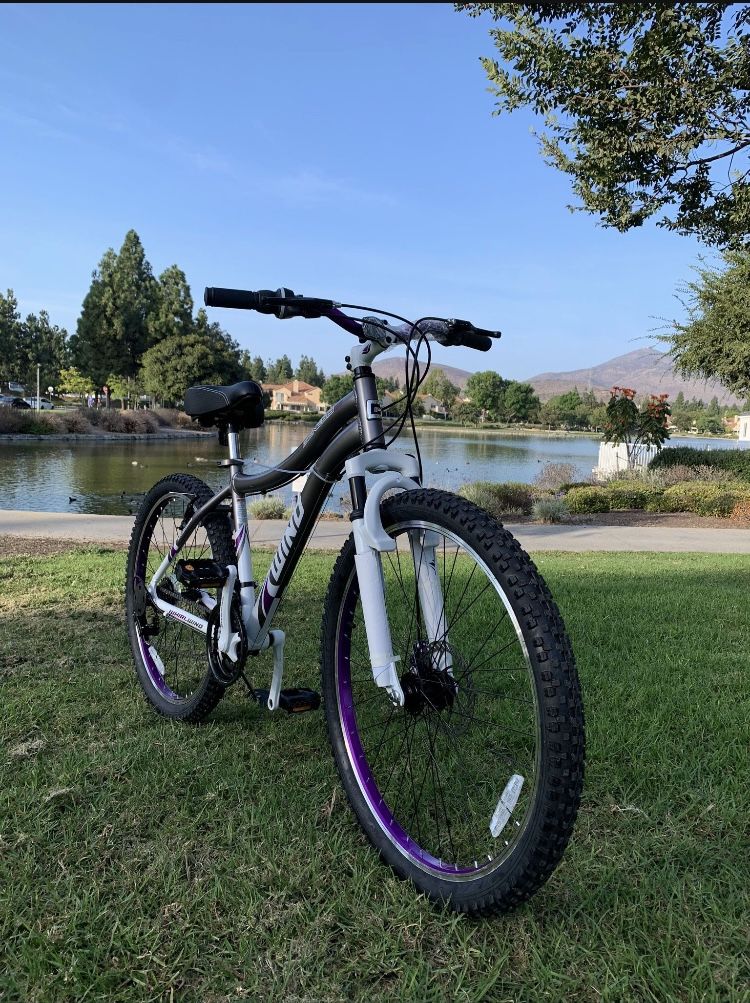 Women's Mountain Bikes 26 Ladies Genesis Whirlwind New