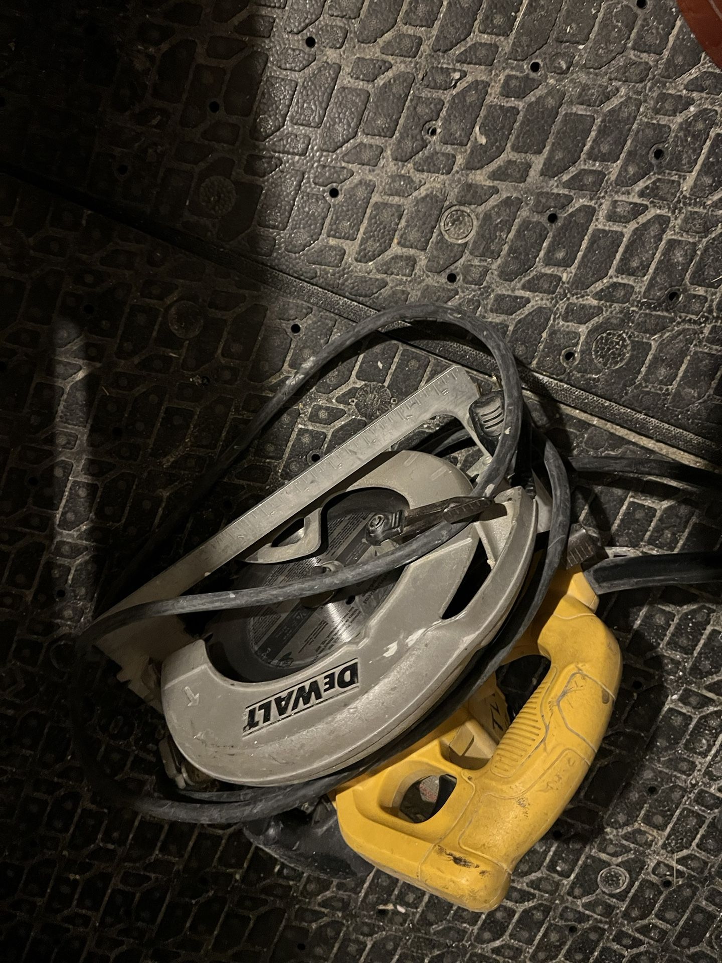 Corded Saw 