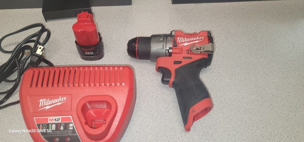 HAMMER DRILL MILWAUKEE M12 FUEL 