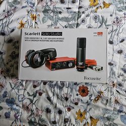 Focusrite Scarlett Solo Studio Audio Interface w/ Mic, Stand and Headphones