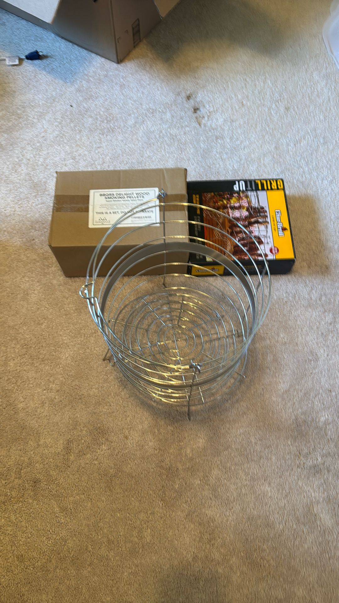 Charbroil Big Easy Smoker basket/accessories + pellets - FREE