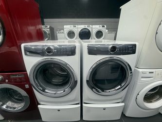 Electrolux Washer and Dryer and Dryer Set “27 ( Lavadora y secadora )