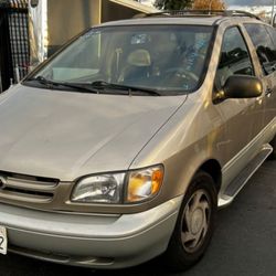 Toyota Sienna 