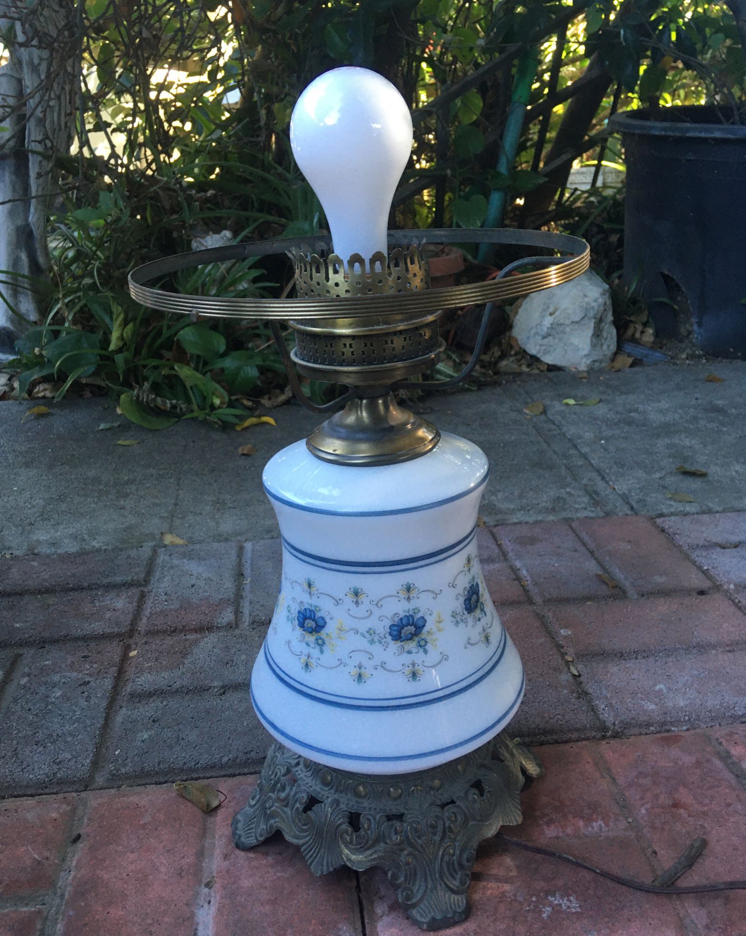 Antique Quoizel lamp