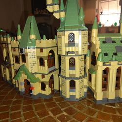 3- USED HARRY POTTER CASTLE 