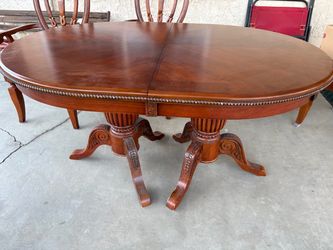 Kitchen oval rosewood table and 2 chairs 🪑