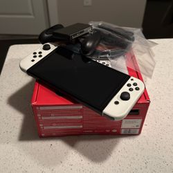 Nintendo Switch OLED (White)