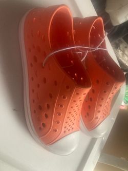 New light slip on shoes Women’s size 7-8, water safe
