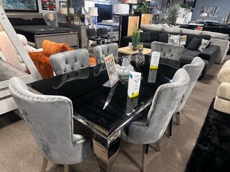 Gorgeous dining table set! $1999 🖤☎️✨