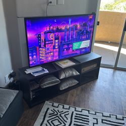 Samsung TV w Stand and Roku