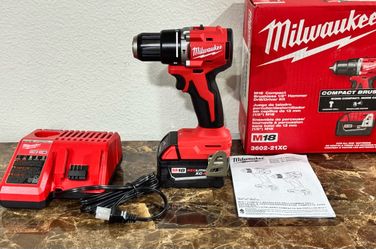 Milwaukee M18 Hammer Drill kit