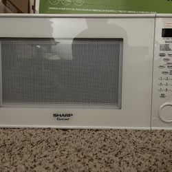 Sharp Carousel 1.8-cu Ft 1100-Watt Countertop Microwave 