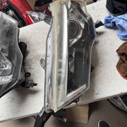 Toyota 4unner left headlight halogen Oem