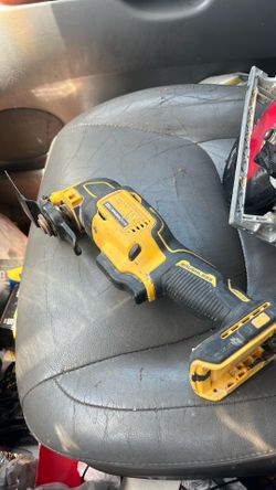 $40!! FOR SALE AS IS NO BATTERY INCLUDED USED BLADE COMES WITH IT