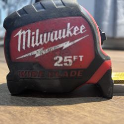 25 foot wide blade, Milwaukee tape measure