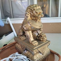 LION STAND