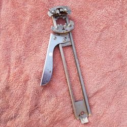 GILHOOLIE JAR OPENER

