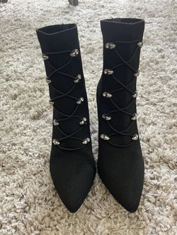 Black boots fashion heels