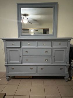 Dresser
