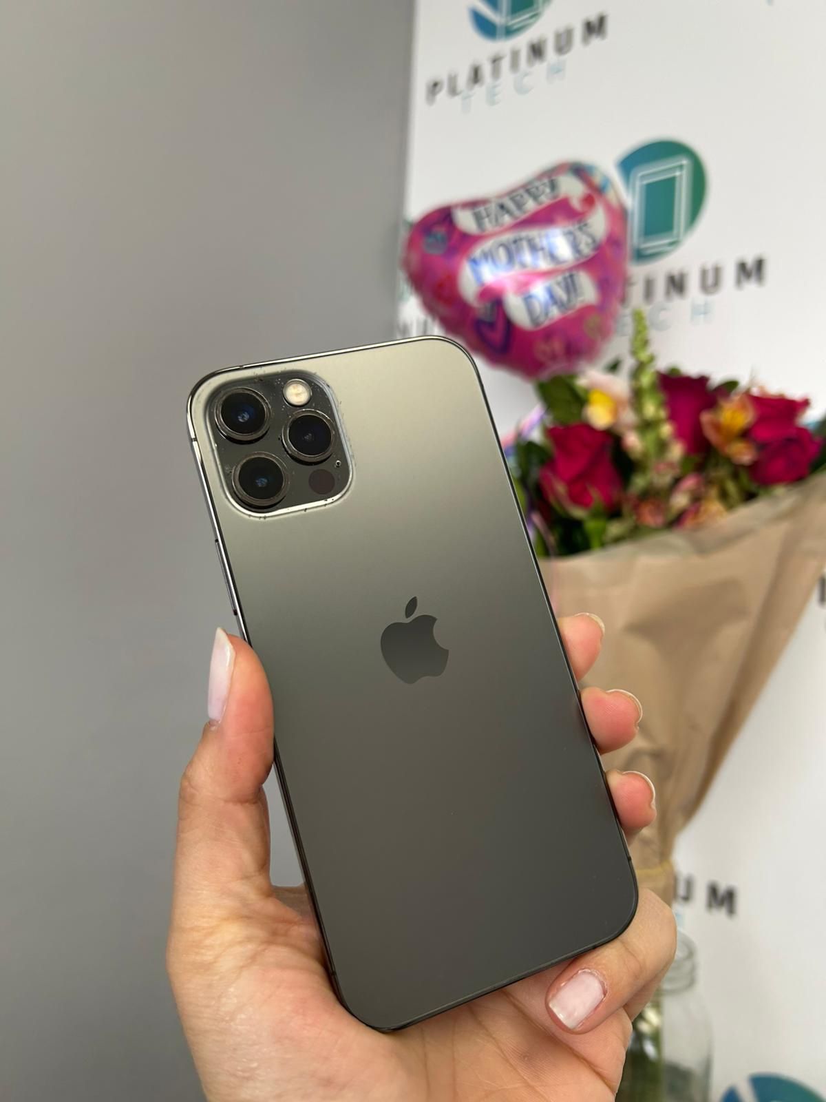 iPhone 12 Pro, Unlocked, 128 Gb, Fully Functional Only Scratched Screen $330