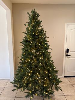 Pre-Lit Artificial Christmas Tree