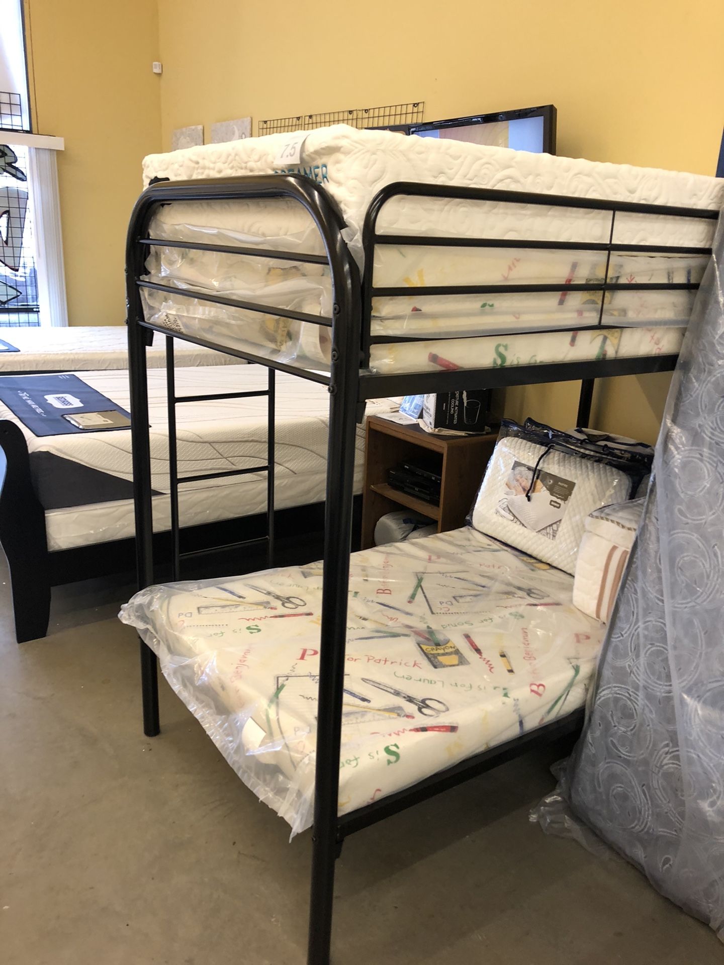 Bunk bed twin over twin with mattresses