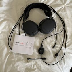 Gaming Headphones (SteelSeries: Arctis Pro)