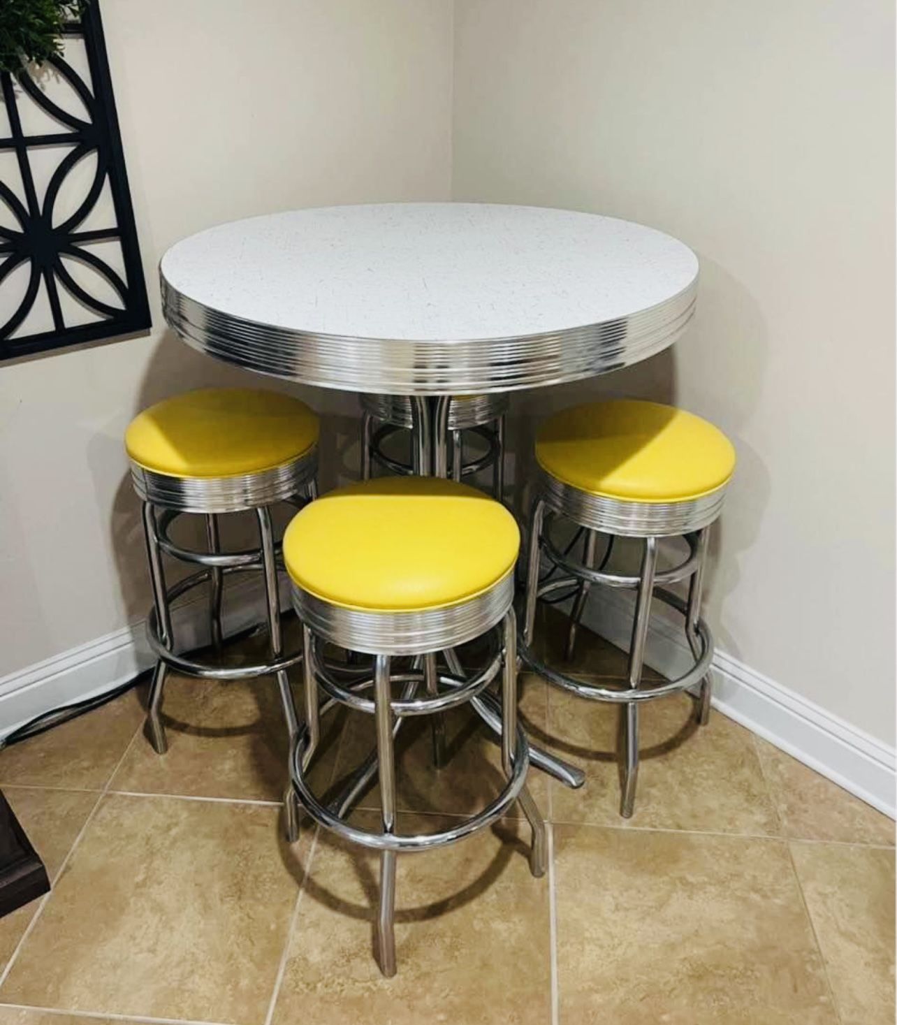 Beautiful 1950’s Retro Pub Table And Stools