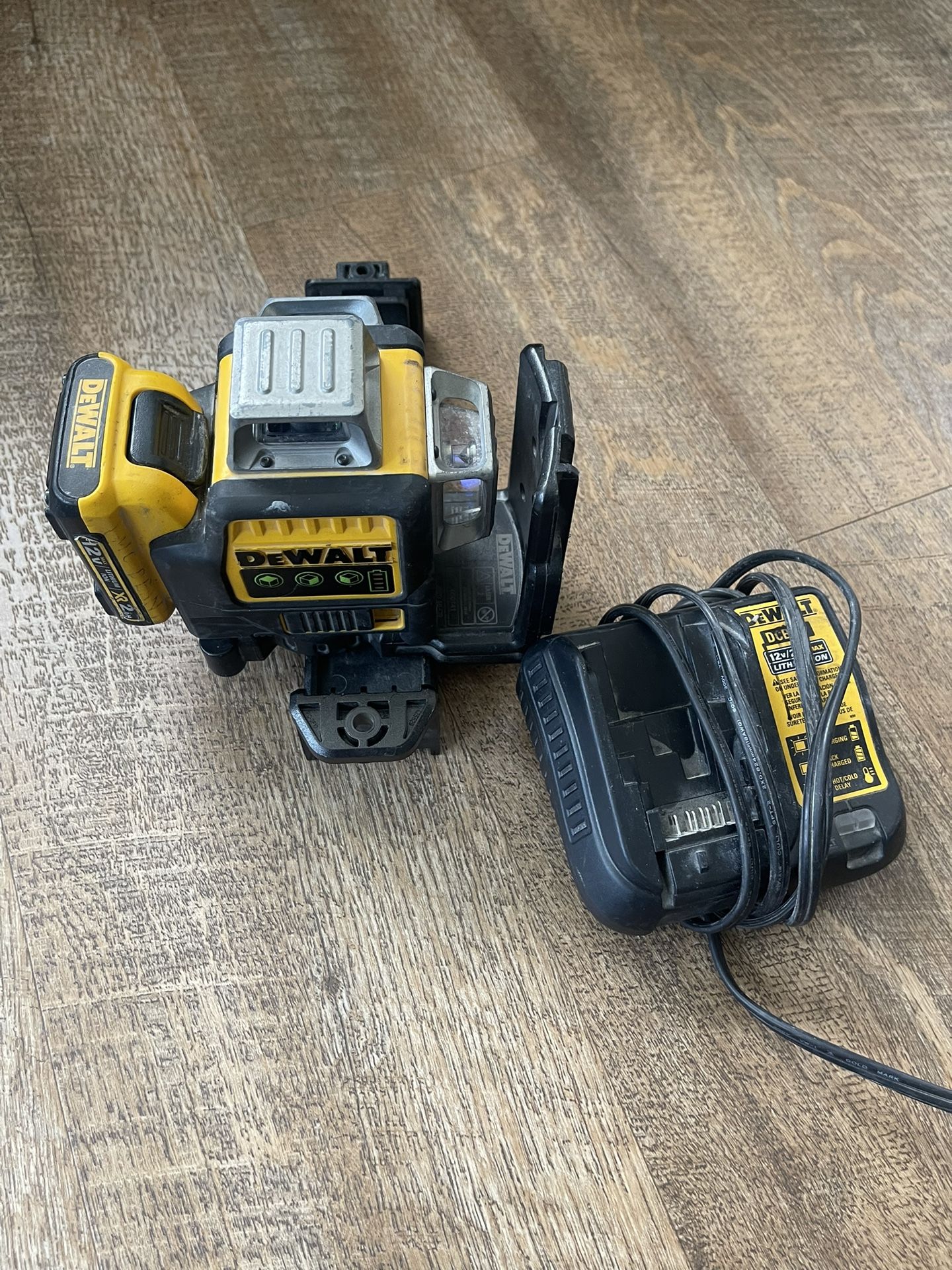 Leiser Dewalt