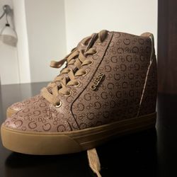Guess  Size 7