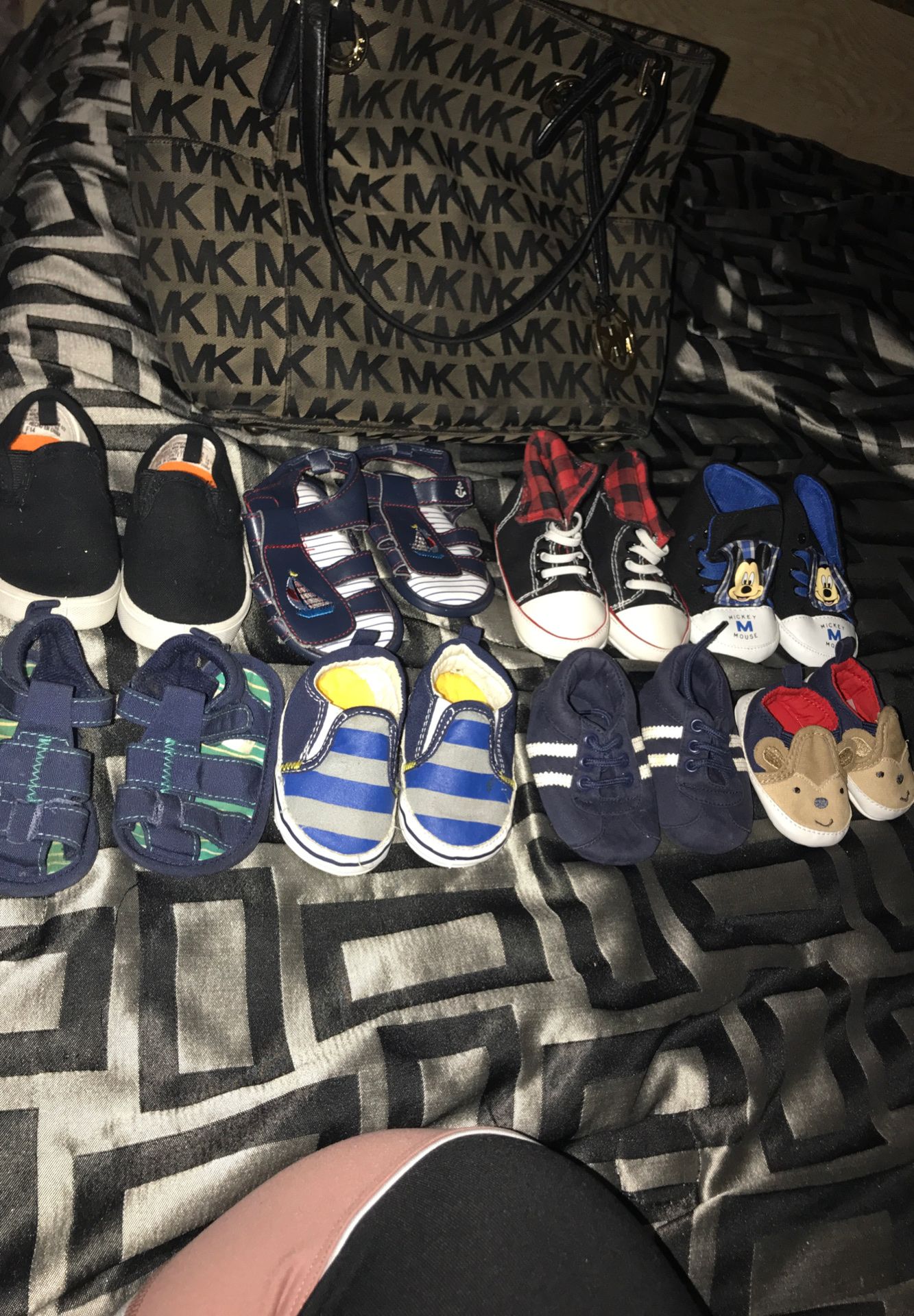 8 pairs of infant baby shoes for boys