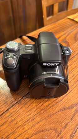 Sony 9.1 megapixel 15 times optical Zoom digital camera