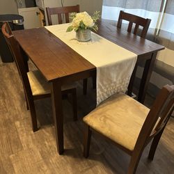 4 Piece Dining Room Table set