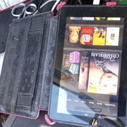 8gn Amazon Kindle In Excellent Condition Everything Works Perfect 