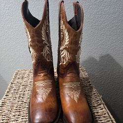 Brand New Nevr Used. Sz 8.5 Mens 