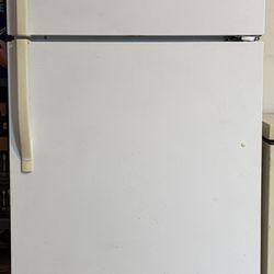 Kenmore Apartment Size Refrigerator 