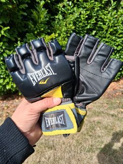 Everlast MMA kickboxing cardio fitness gloves
