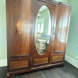 Armoire Antique  Beautiful 