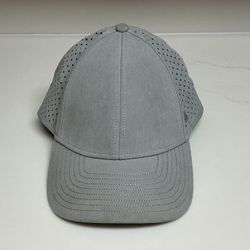The Melin Gray Snapback Hat Cap for Adults A-Game Hydro is a stylish and versatile accessory for men. 